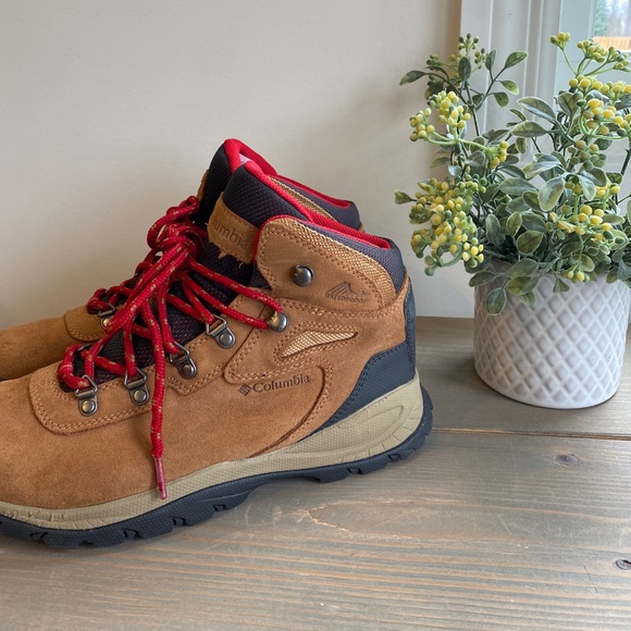 SOLD Columbia Women’s Newton Ridge Plus Hiking Shoes - Picture 4 of 8